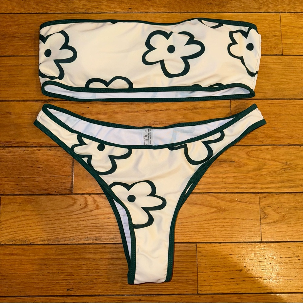 NWOT green and off white bikini